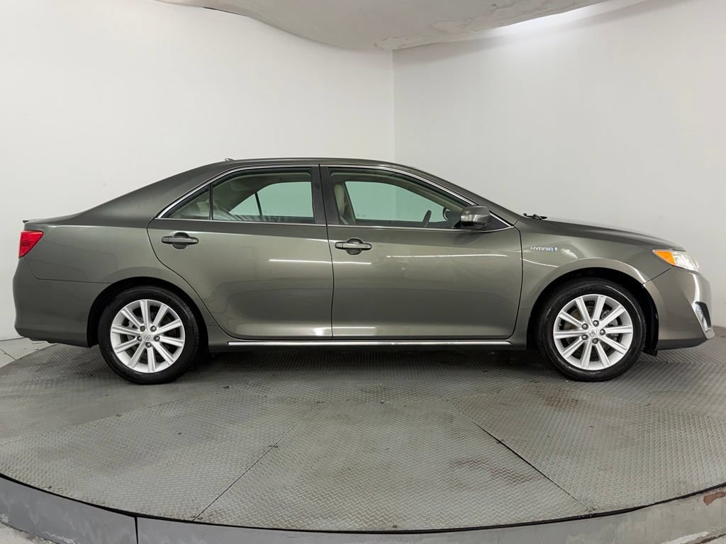 Used 2013 Toyota Camry XLE w/ Leather Pkg FWD image 5