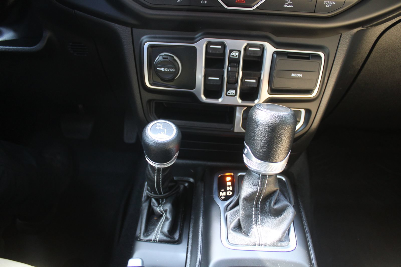 Used 2023 Jeep Wrangler Unlimited Sahara w/ LED Lighting Group AWD/4WD image 32