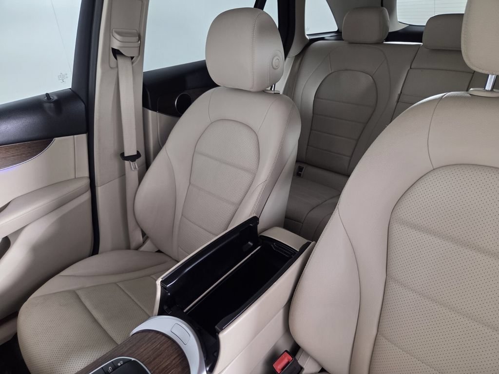 Used 2022 Mercedes-Benz GLC 300 4MATIC w/ Premium Package Lite image 22