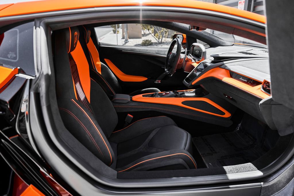 Used 2024 Lamborghini Revuelto AWD/4WD image 35