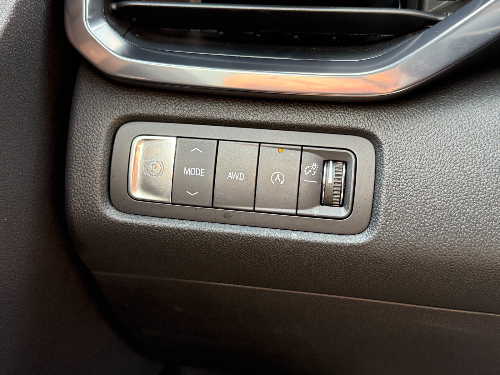 Used 2025 GMC Acadia AT4 AWD/4WD image 33