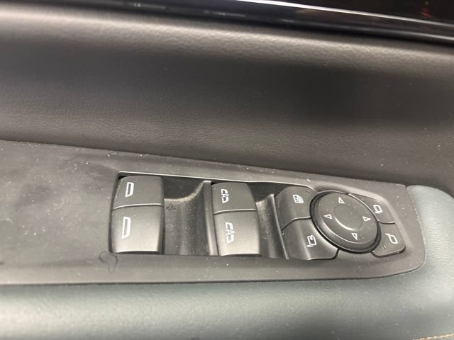 Used 2025 GMC Yukon AT4 AWD/4WD image 39
