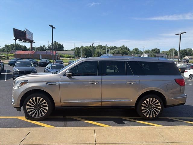 Used 2020 Lincoln Navigator L Reserve w/ Luxury Package AWD/4WD image 3