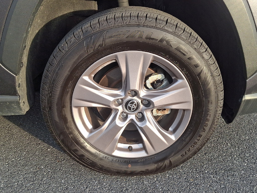 Used 2025 Toyota RAV4 XLE AWD/4WD image 8