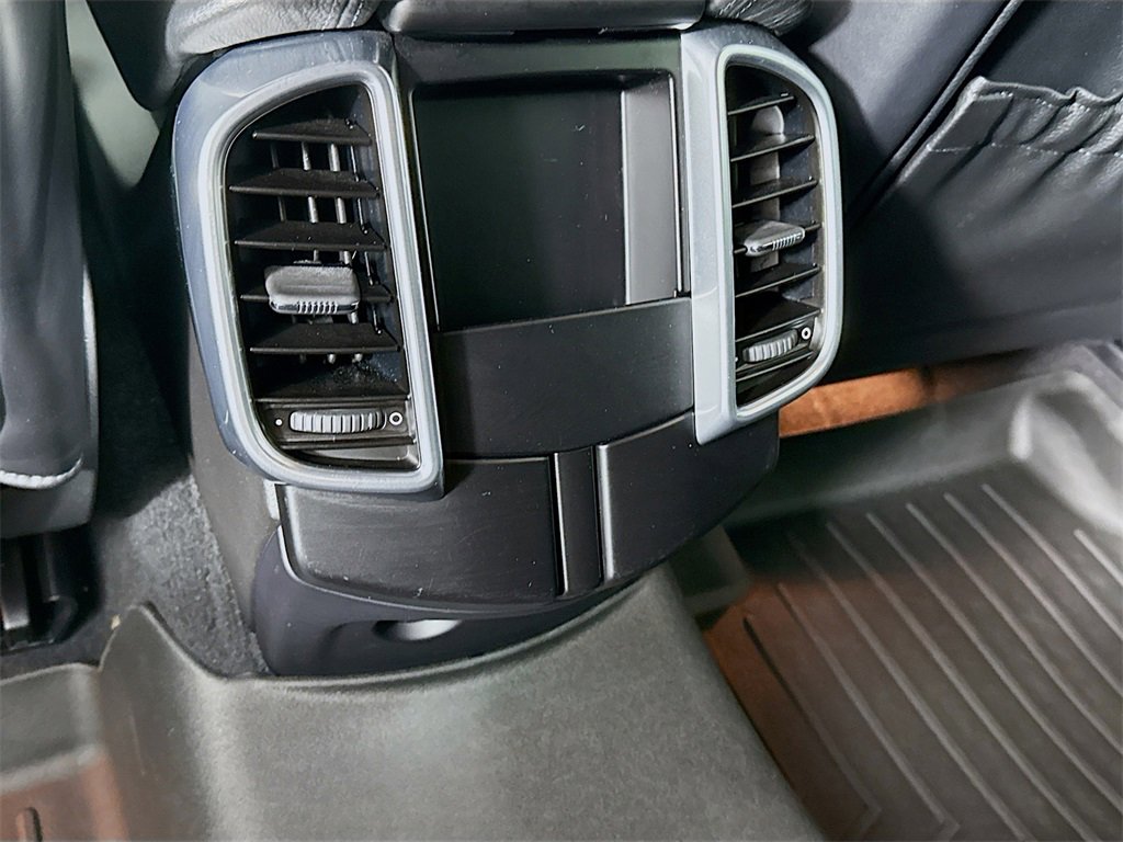 Used 2016 Porsche Cayenne S image 27