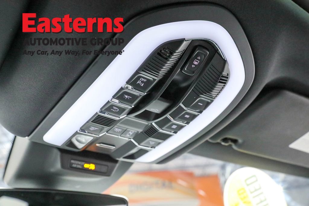 Used 2023 Porsche Macan T w/ Premium Package Plus image 38