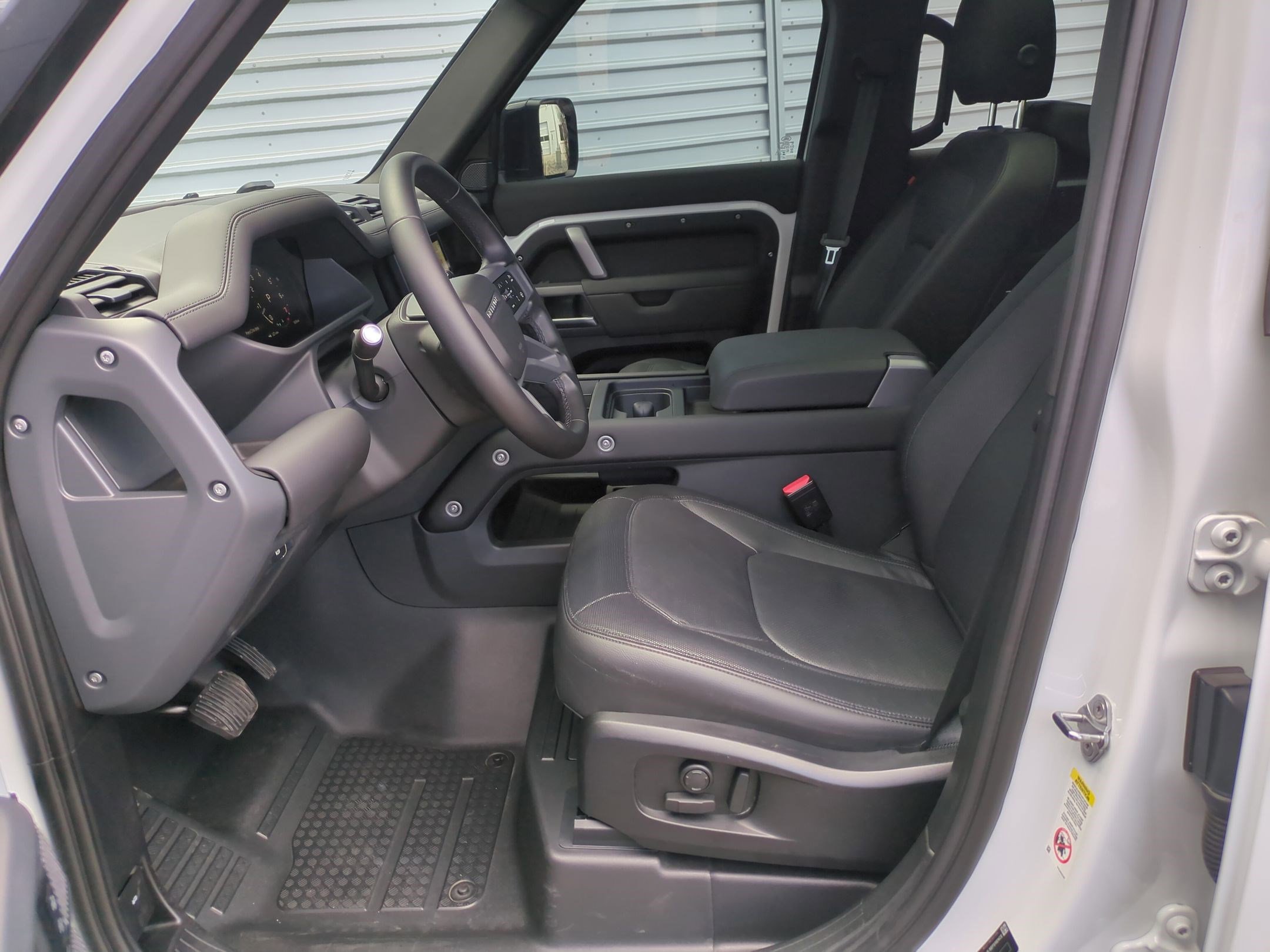 Used 2024 Land Rover Defender 110 X-Dynamic SE image 24