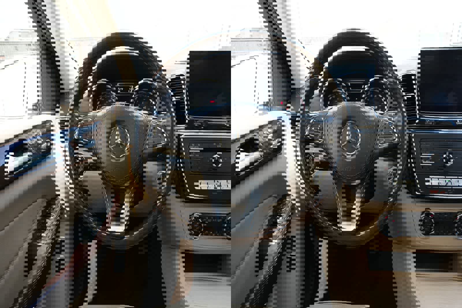 Used 2017 Mercedes-Benz GLS 450 4MATIC image 9