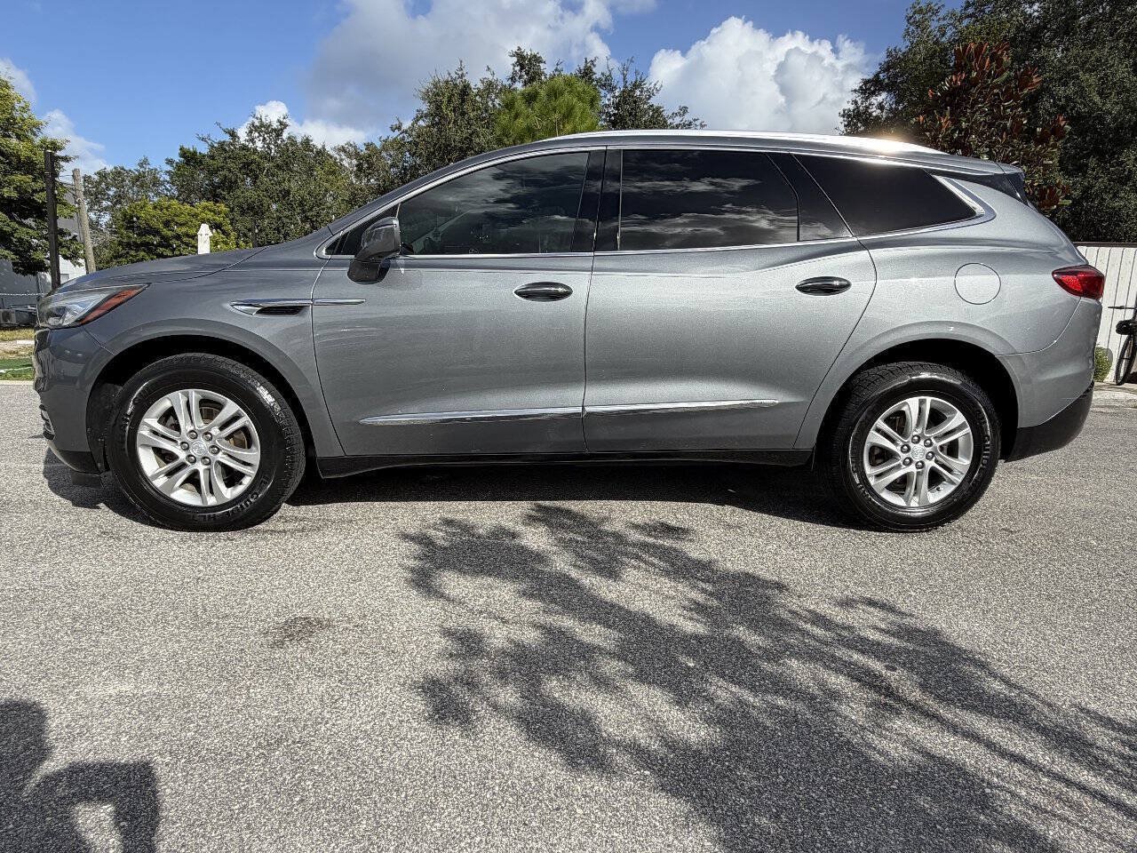 Used 2018 Buick Enclave Essence w/ Trailering Package FWD image 4