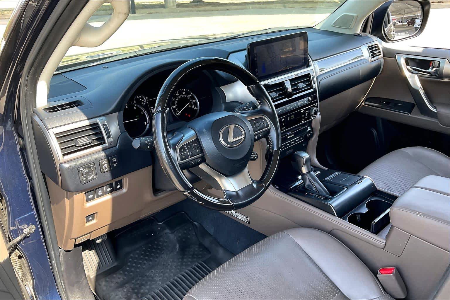 Used 2023 Lexus GX 460 Luxury w/ Accessory Package AWD/4WD image 17