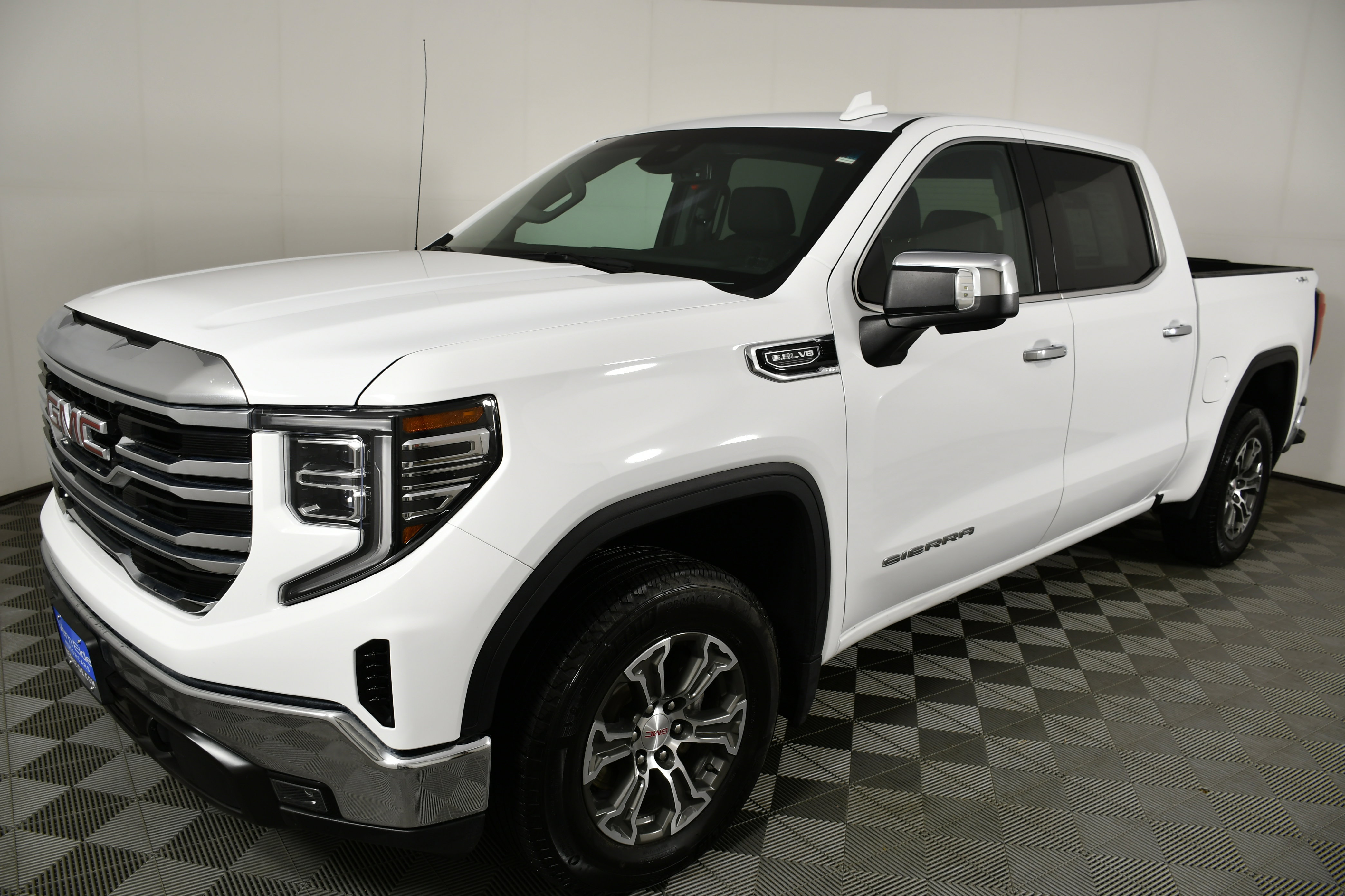 Used 2025 GMC Sierra 1500 SLT image 10
