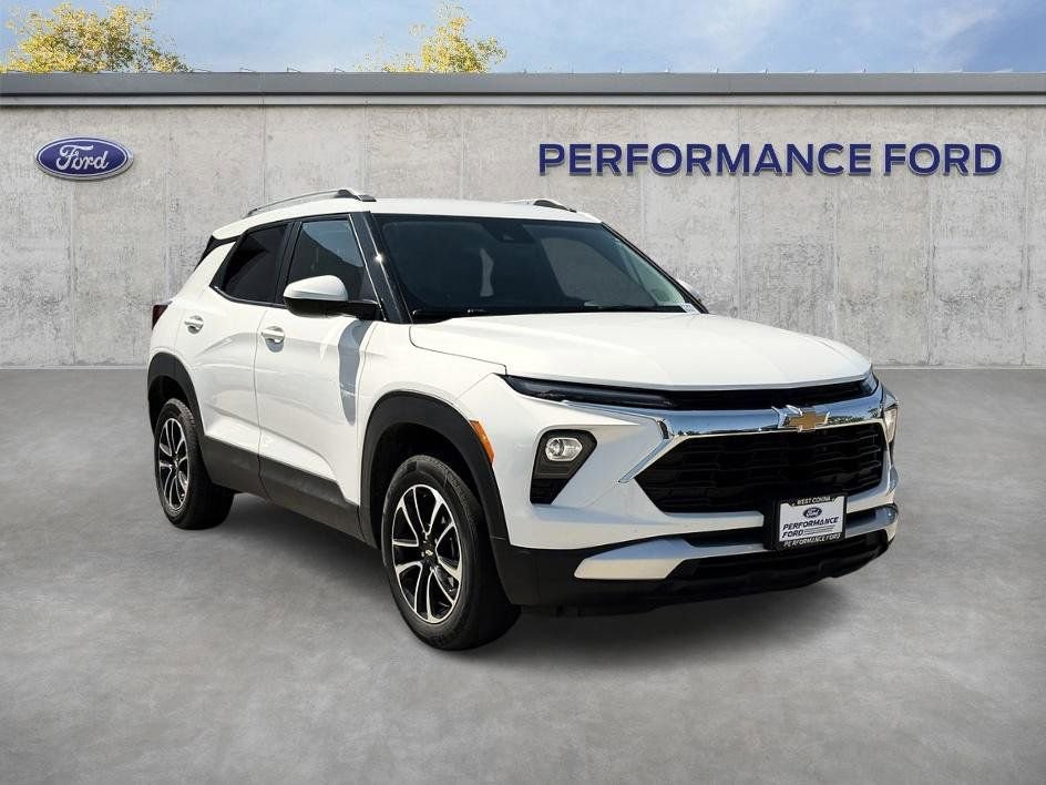 Used 2025 Chevrolet TrailBlazer LT AWD/4WD image 4