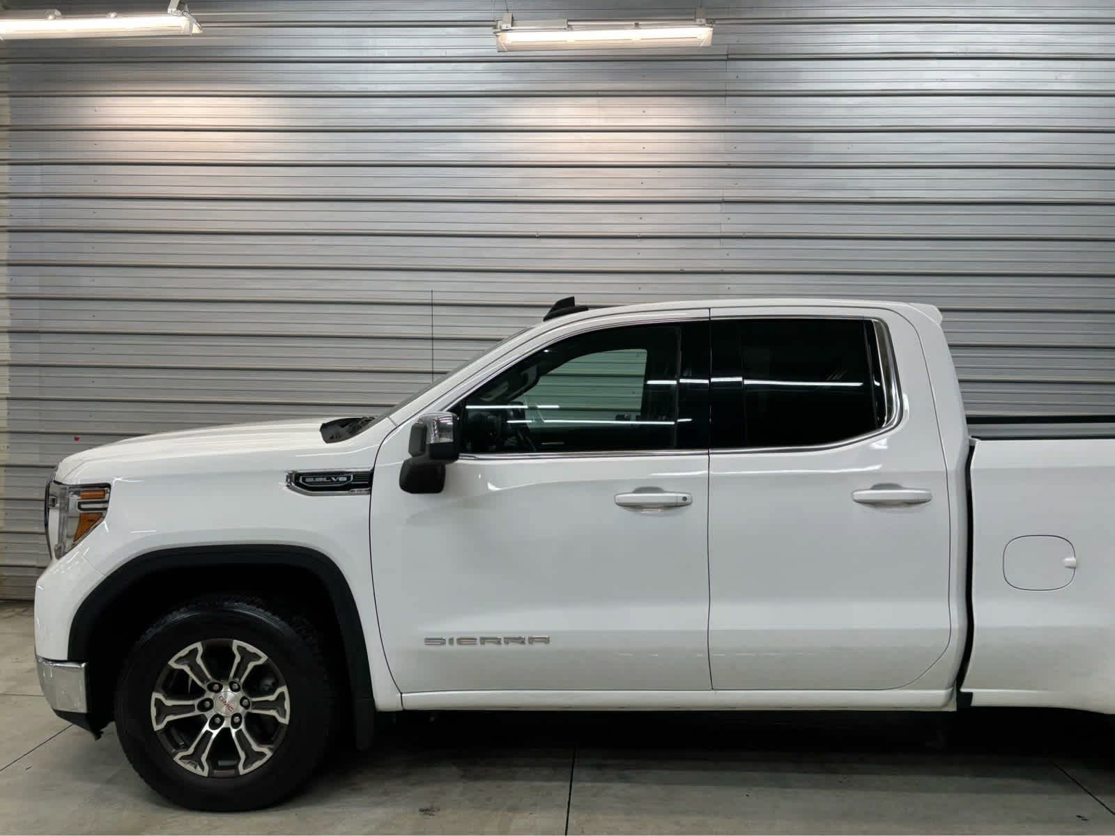 Used 2019 GMC Sierra 1500 SLE w/ Trailering Package RWD image 3