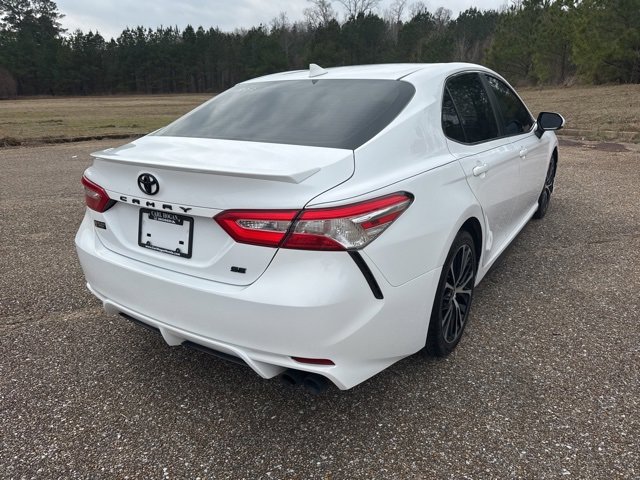 Used 2020 Toyota Camry SE image 3