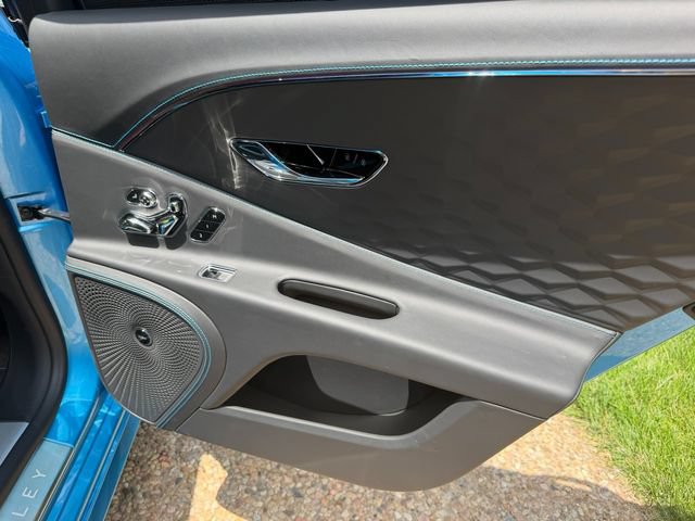 Used 2025 Bentley Flying Spur Plug-In Hybrid AWD/4WD image 23