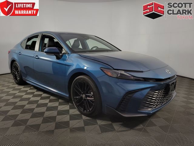 Used 2025 Toyota Camry SE FWD image 1