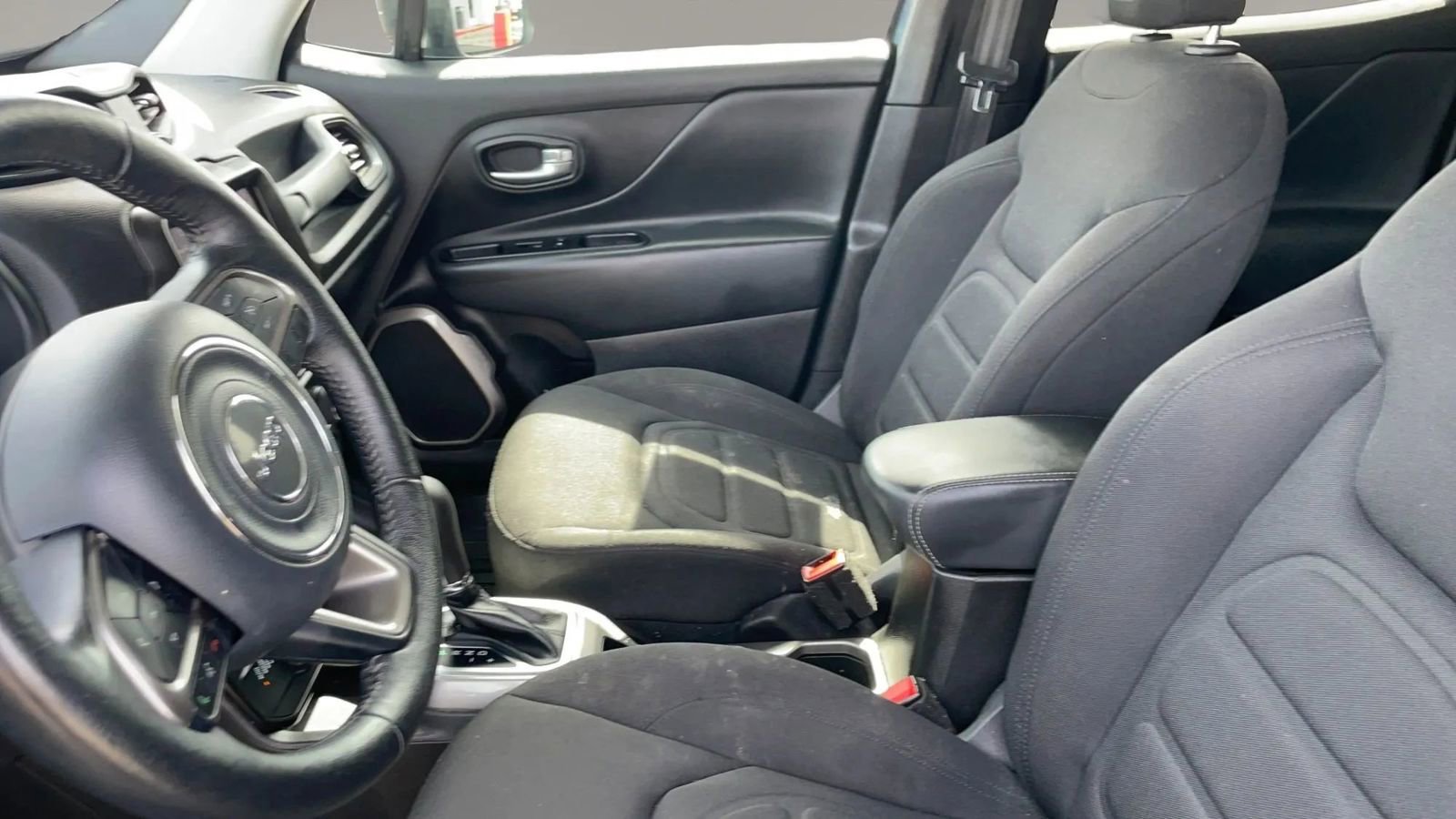 Used 2022 Jeep Renegade Latitude AWD/4WD image 31