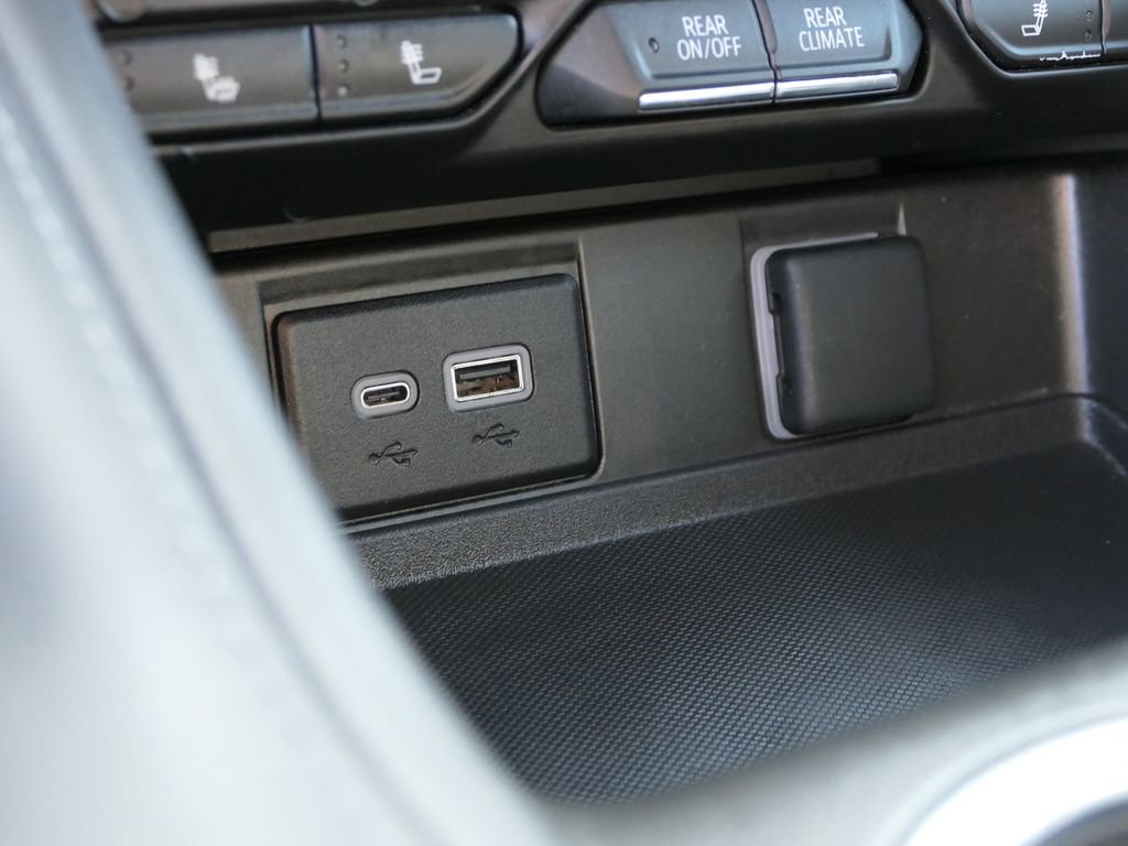 Used 2024 Chevrolet Suburban LT image 21