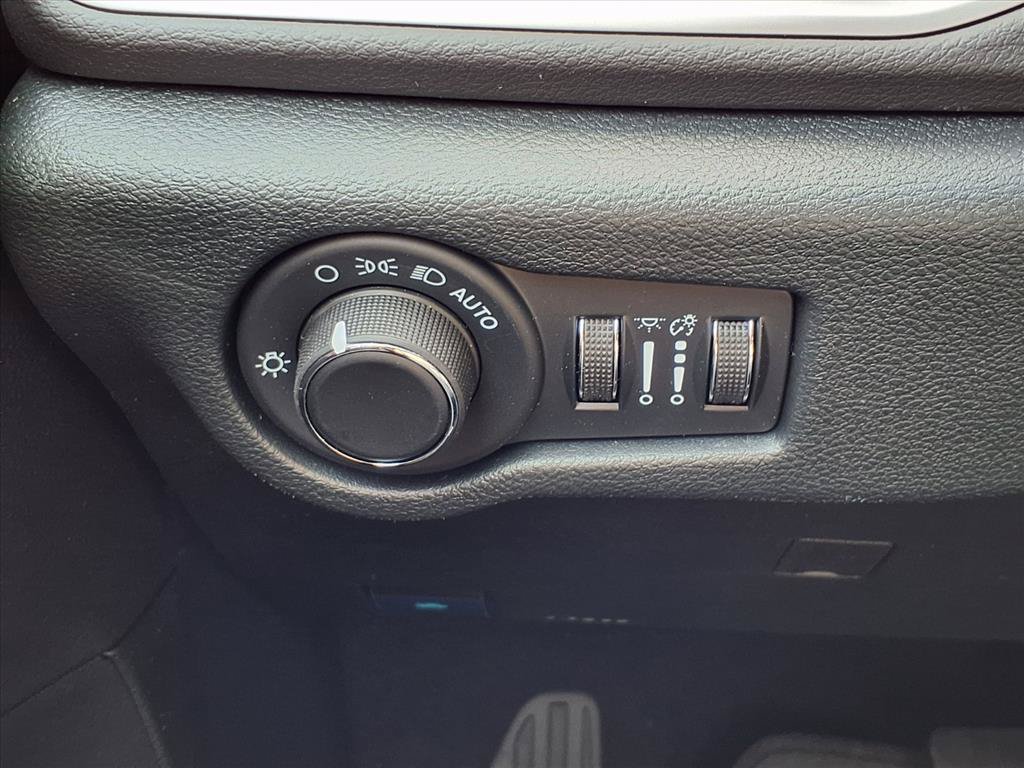 New 2026 Chrysler Voyager LX FWD image 7