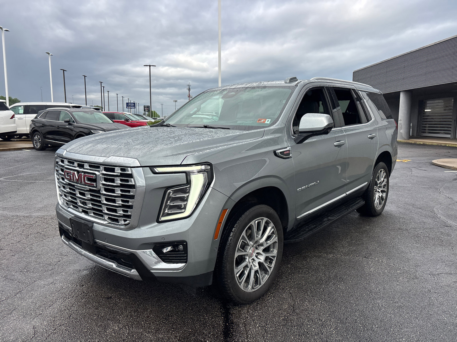 Used 2025 GMC Yukon Denali w/ LPO, Floor Liner Package AWD/4WD image 3