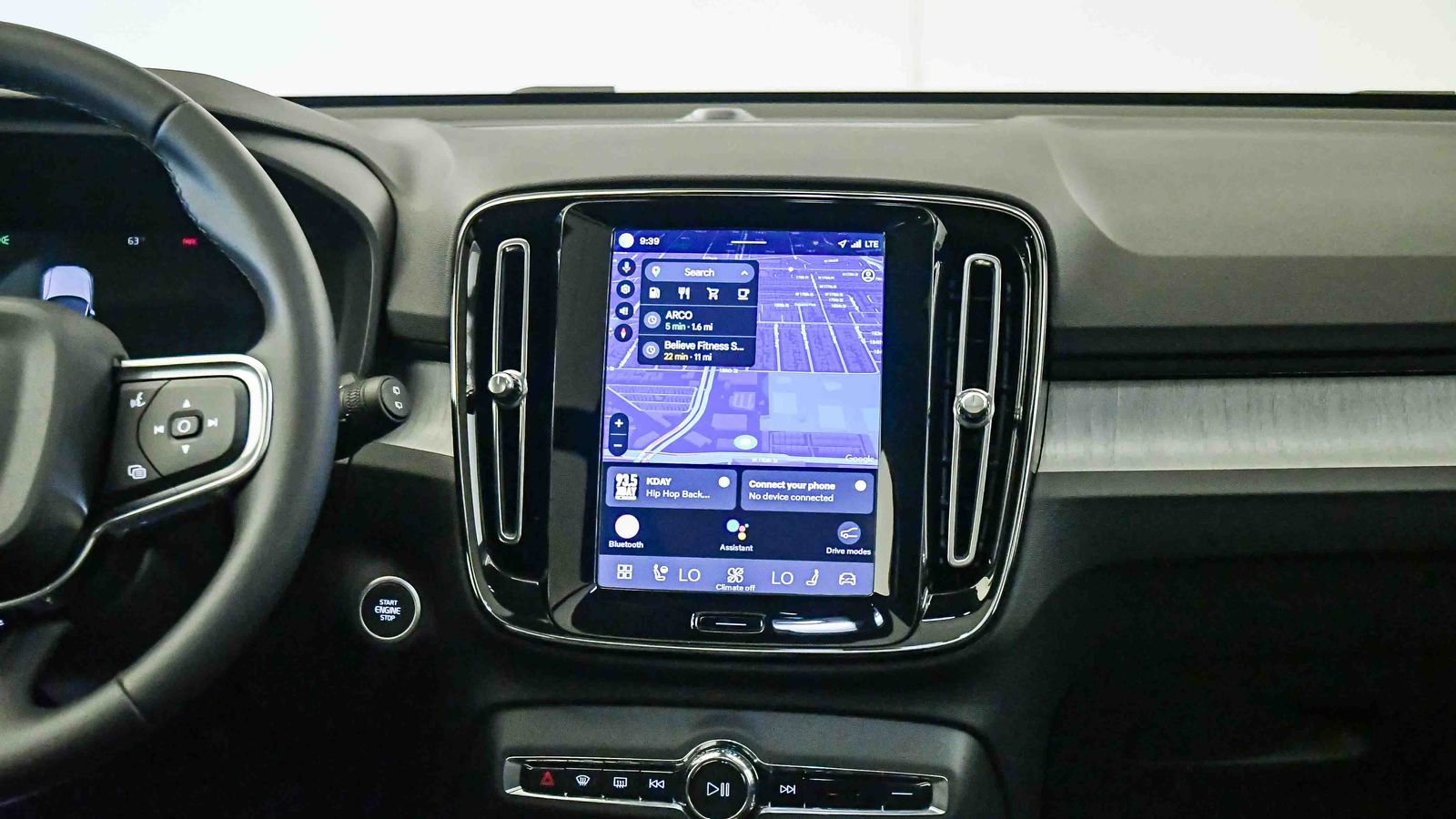 Certified 2025 Volvo XC40 B5 Plus w/ Protection Package Premier image 14