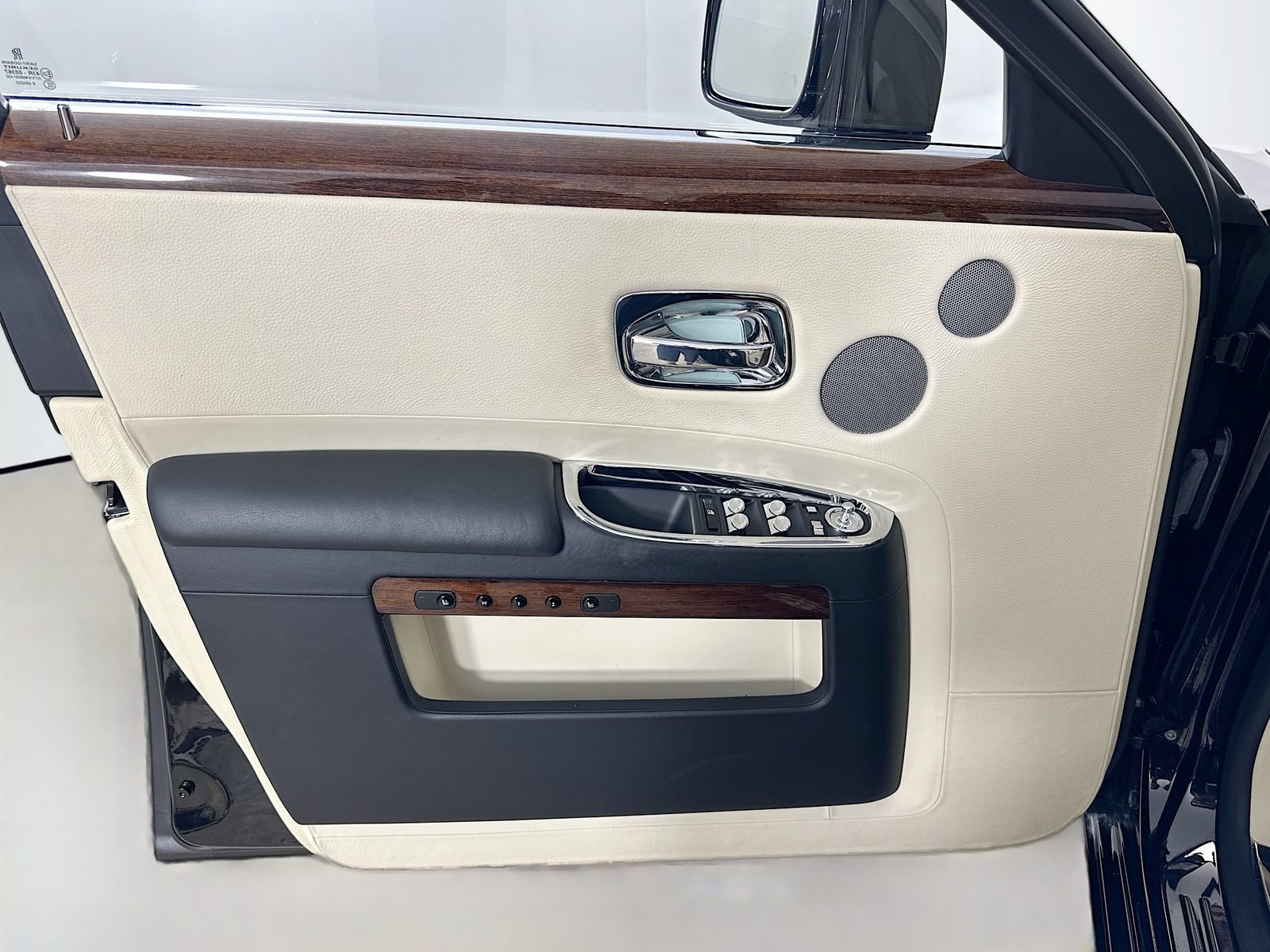 Used 2010 Rolls-Royce Ghost RWD image 17