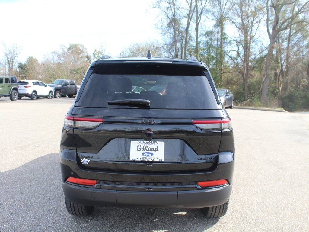 Used 2024 Jeep Grand Cherokee Limited w/ Black Appearance Package image 12