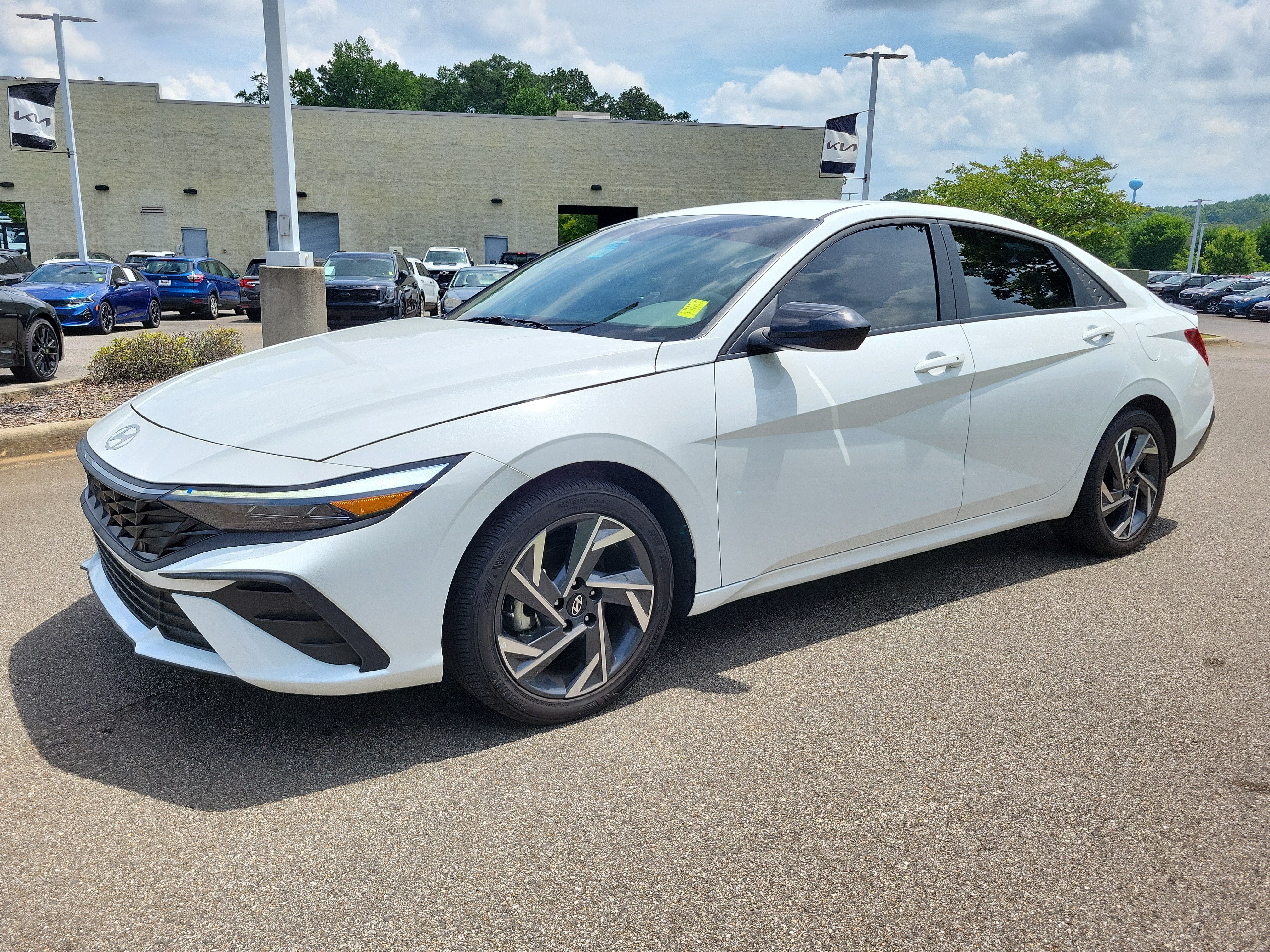 Used 2025 Hyundai Elantra Sport FWD image 19