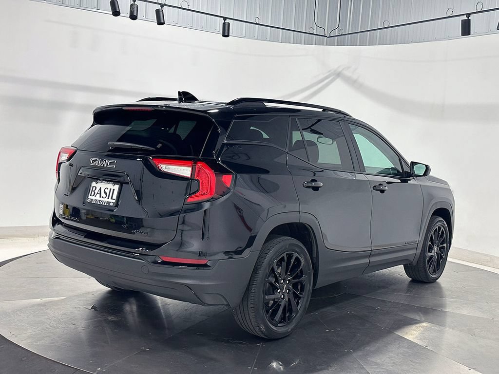 Used 2023 GMC Terrain SLE w/ Elevation Edition AWD/4WD image 11