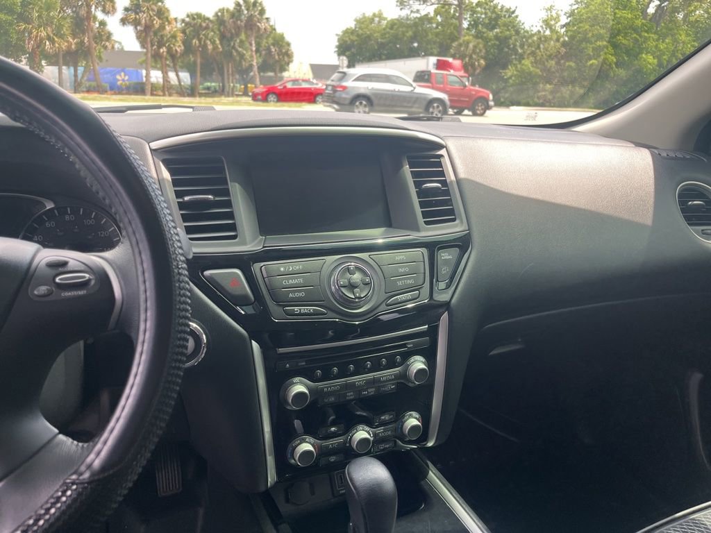 Used 2018 Nissan Pathfinder SV FWD image 13