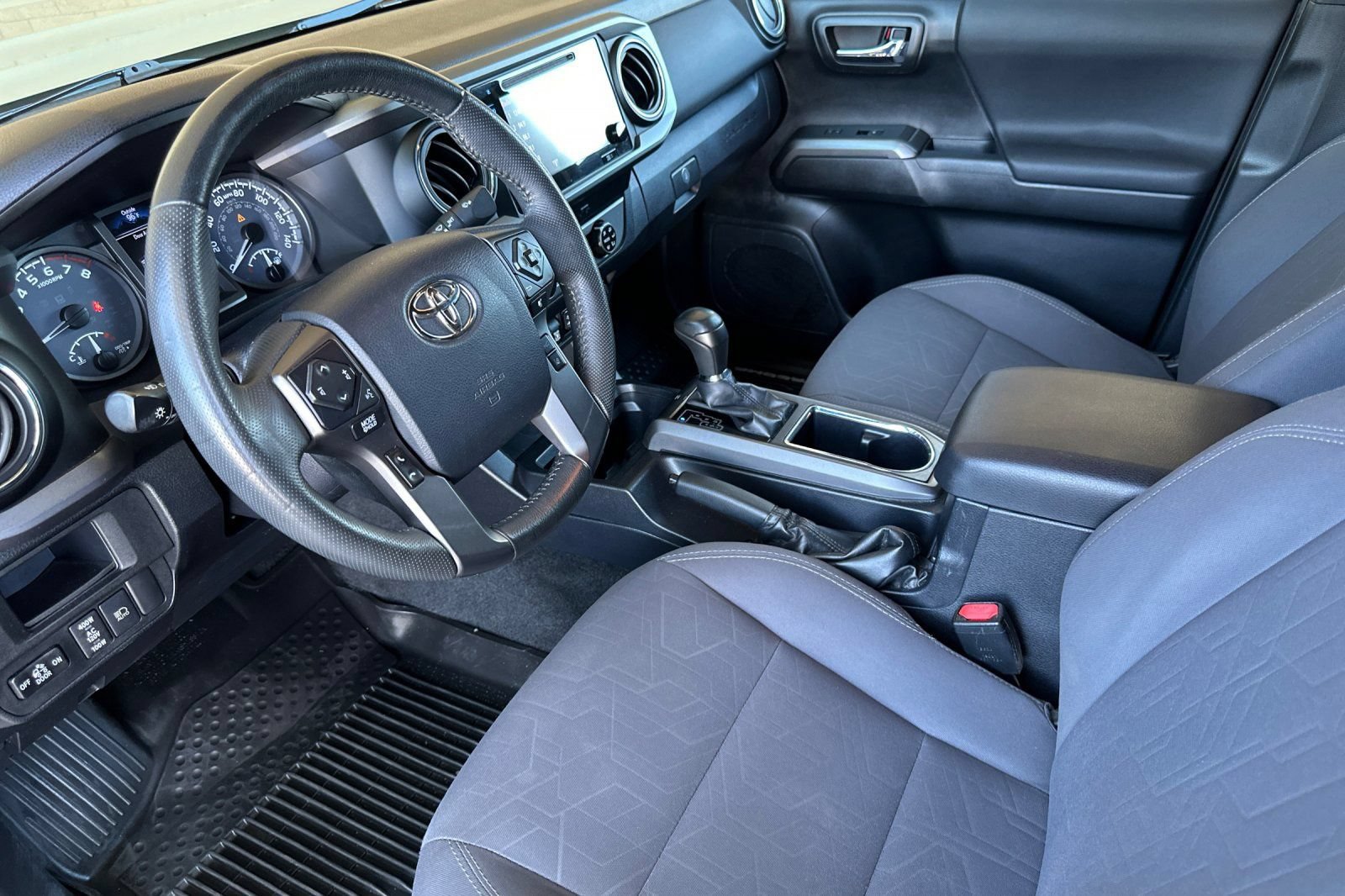 Used 2019 Toyota Tacoma TRD Sport w/ Exterior Package RWD image 10