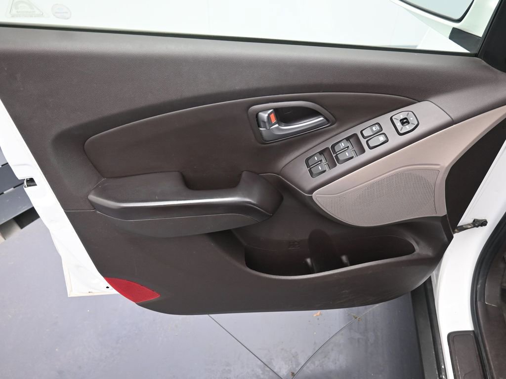Used 2015 Hyundai Tucson SE AWD/4WD image 9