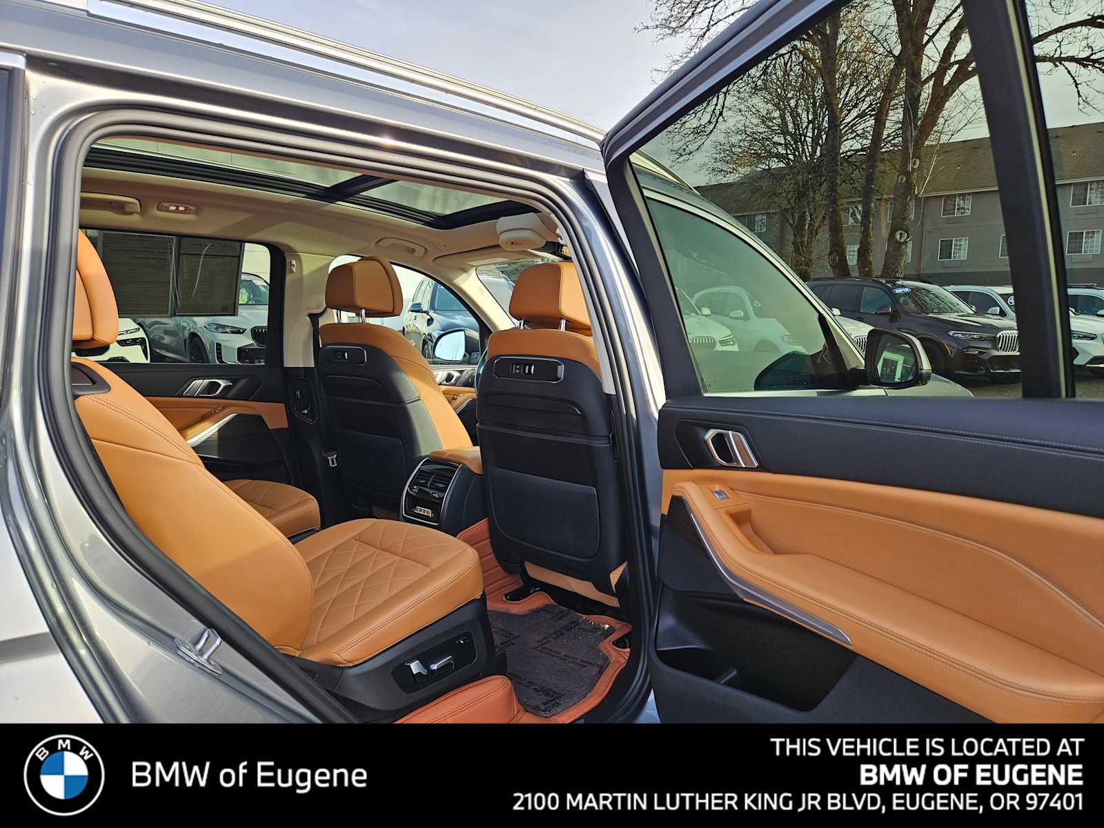 Used 2023 BMW X7 xDrive40i w/ Parking Assistance Package image 13