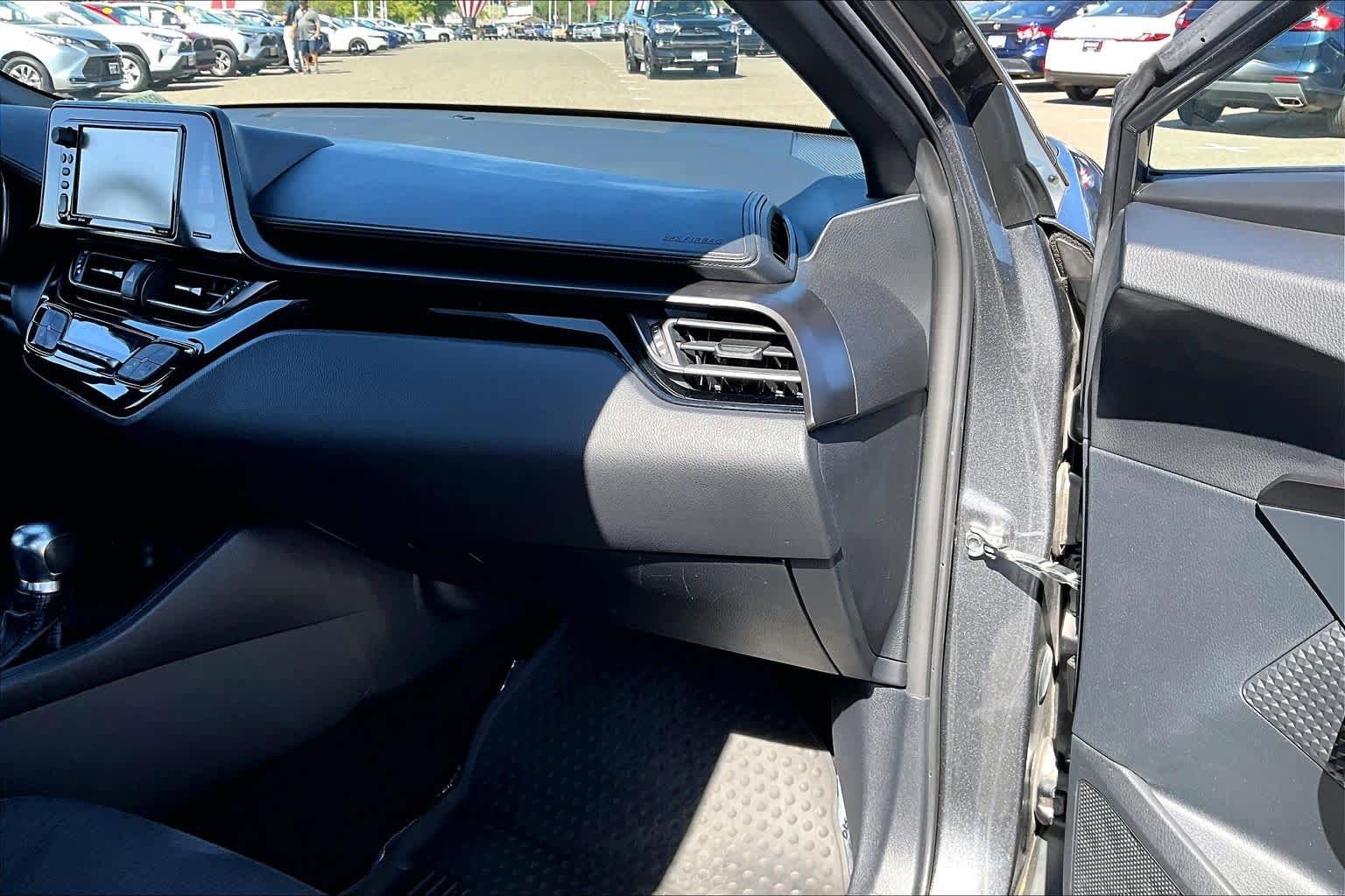 Used 2018 Toyota C-HR XLE FWD image 18