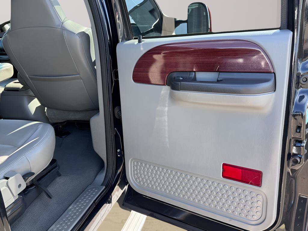 Used 2006 Ford F350 Lariat AWD/4WD image 26