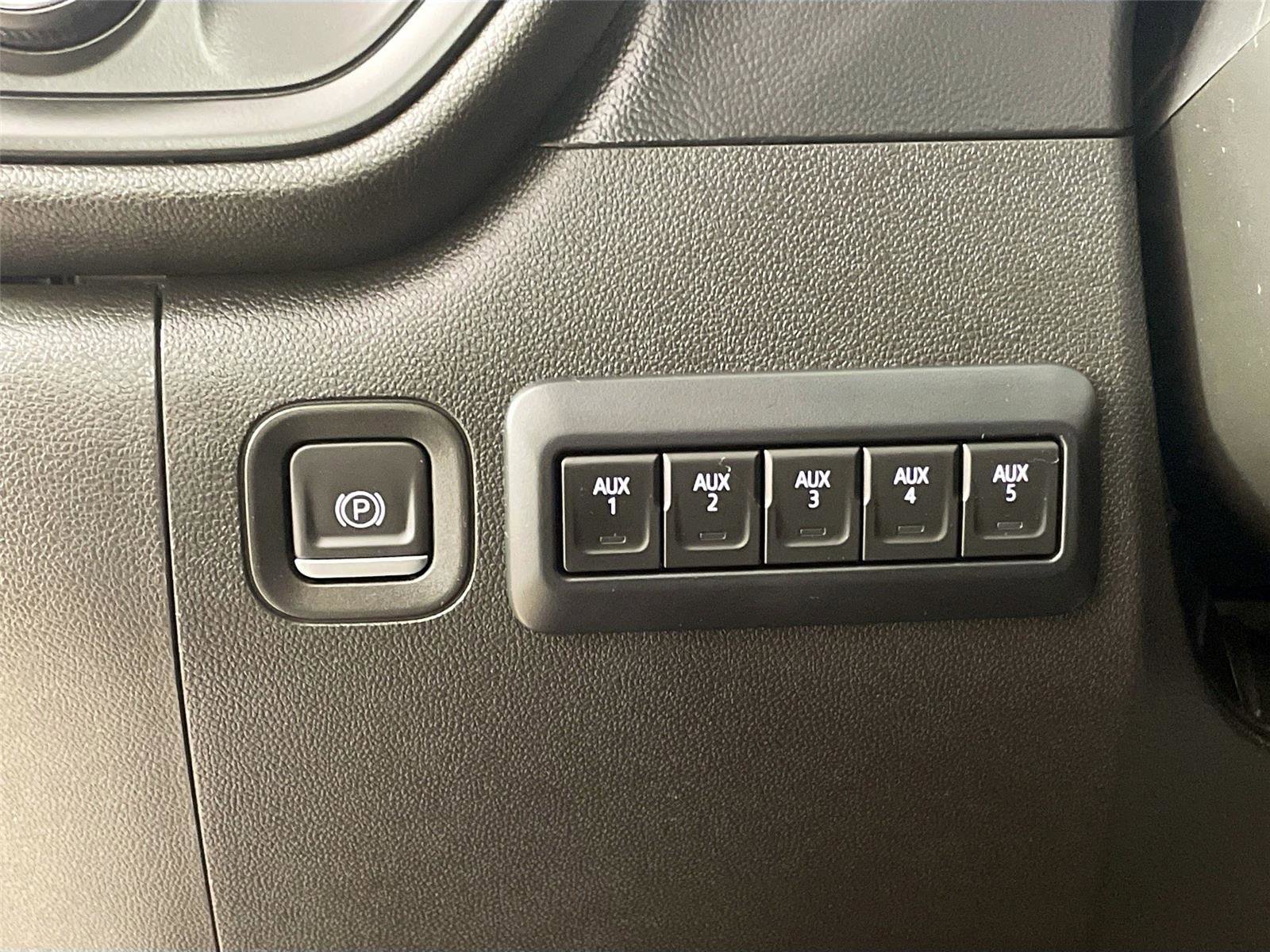 Used 2021 Chevrolet Silverado 1500 W/T w/ WT Value Package AWD/4WD image 14