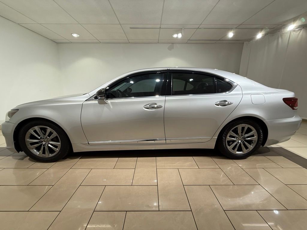 Used 2014 Lexus LS 460 w/ Comfort Package image 2