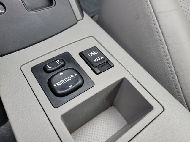 Used 2012 Toyota RAV4 Limited image 27