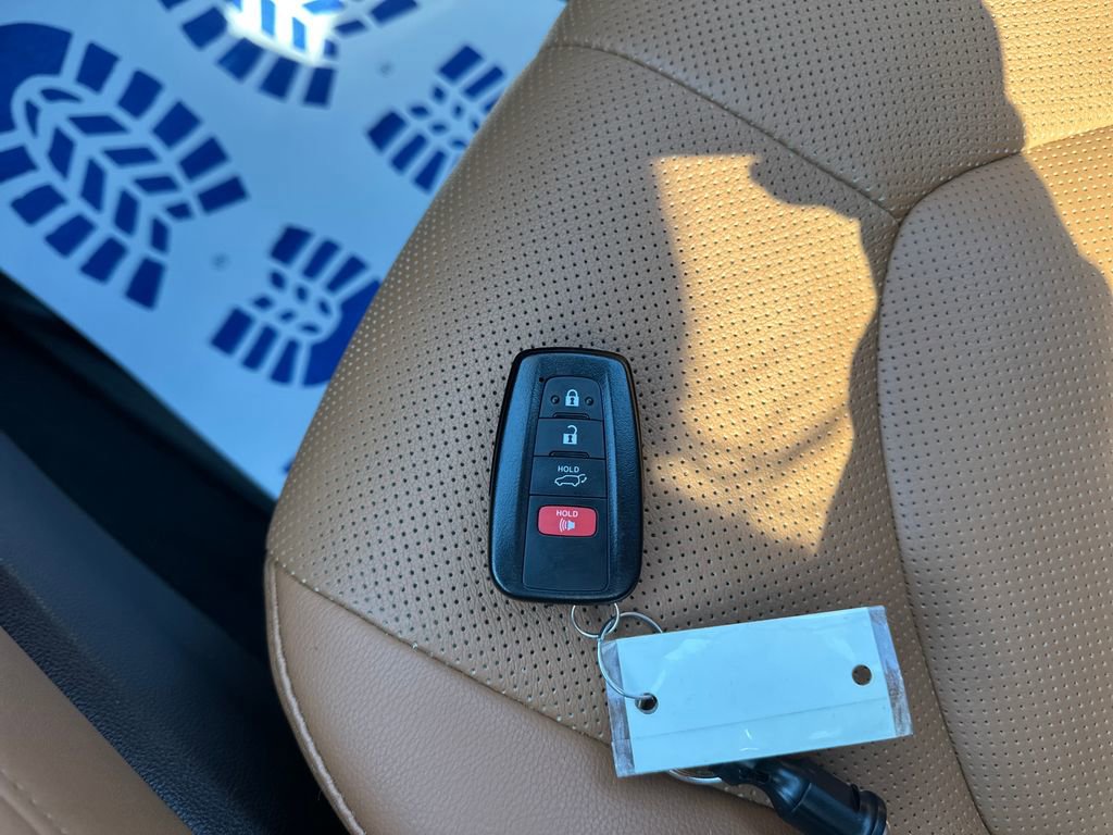 Used 2021 Toyota Highlander Platinum AWD/4WD image 29