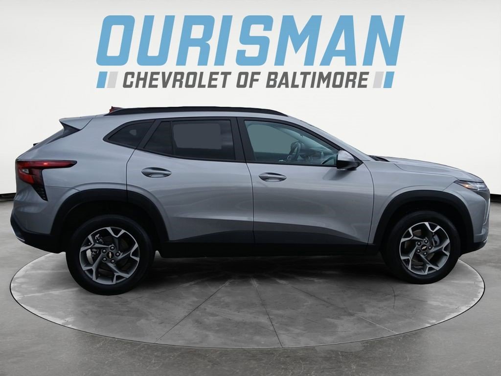 Certified 2025 Chevrolet Trax LT w/ Driver Confidence Package FWD image 6