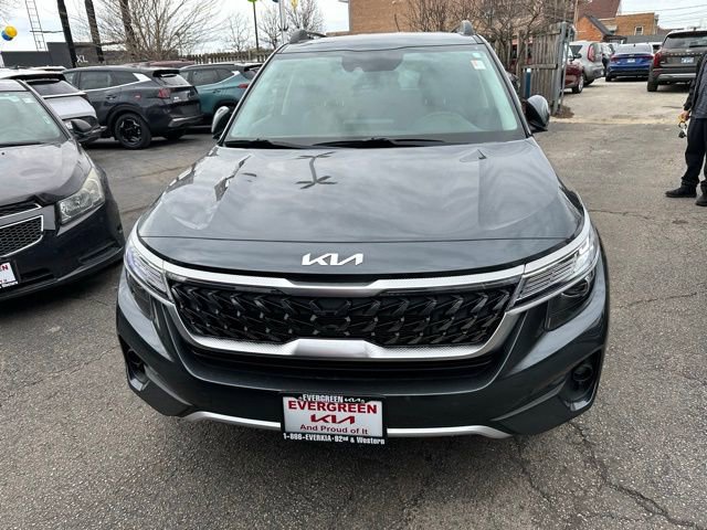 Used 2023 Kia Seltos Nightfall Edition image 2