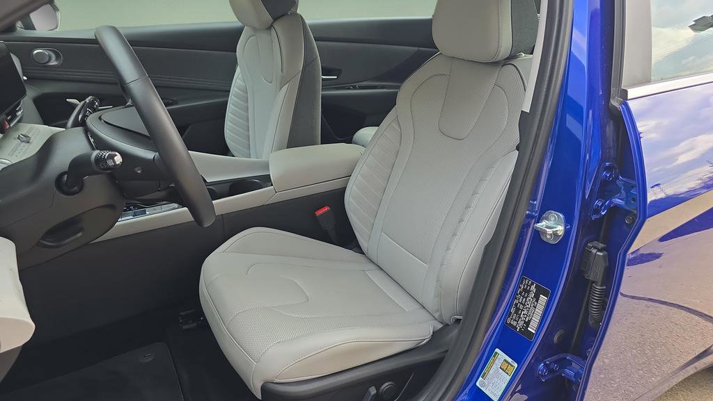 Certified 2025 Hyundai Elantra Limited FWD image 25