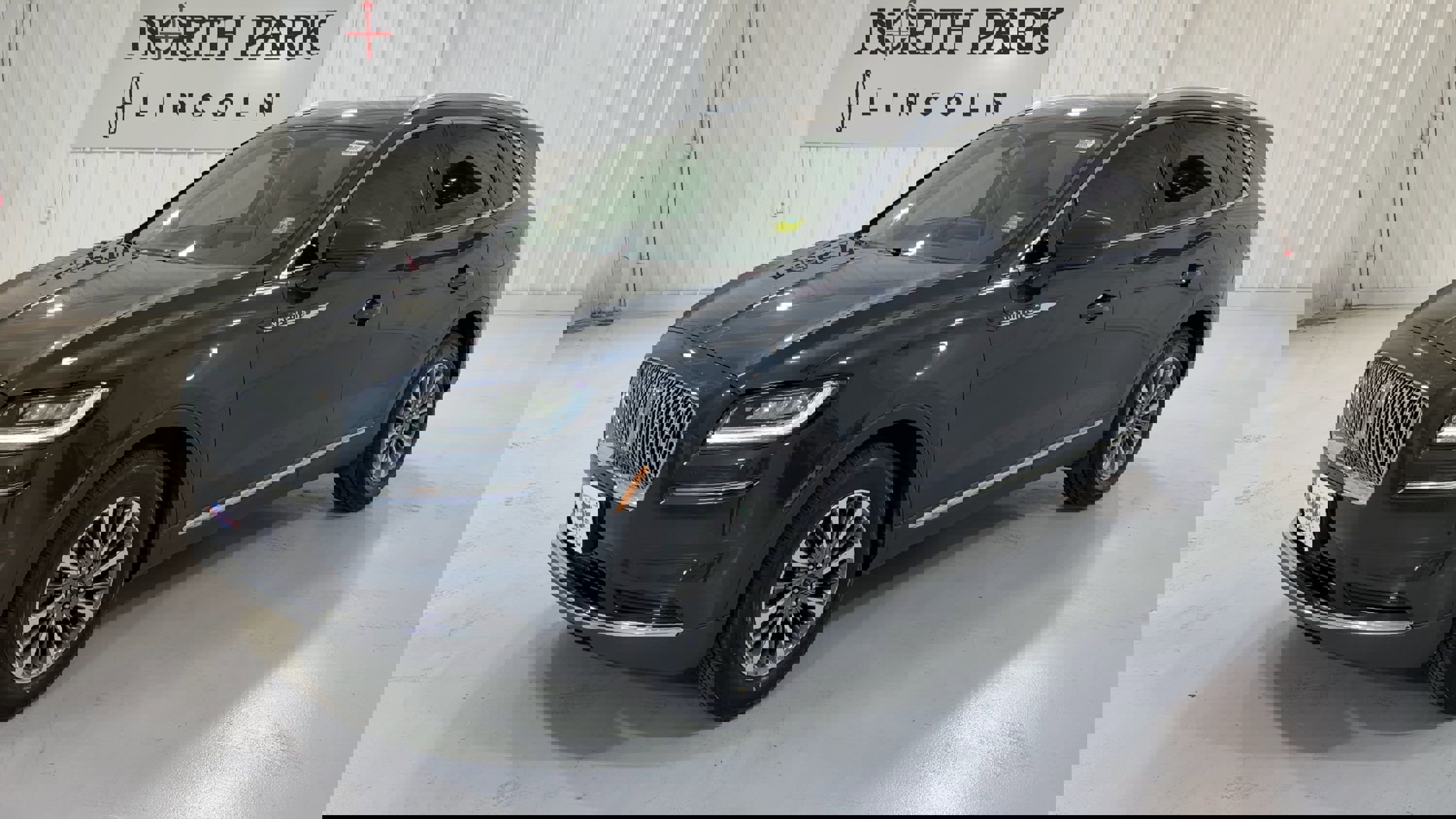Used 2021 Lincoln Nautilus FWD w/ Equipment Group 101A image 5