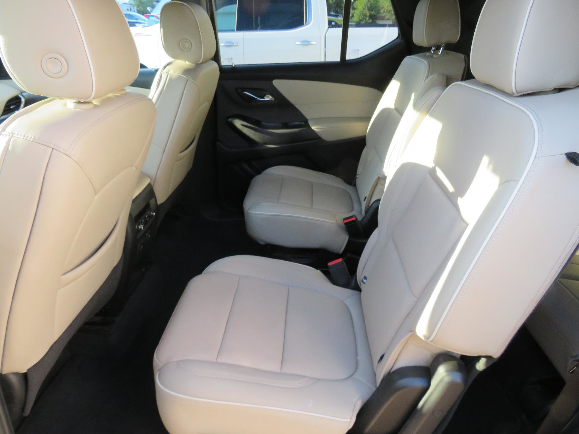 Used 2023 Chevrolet Traverse Premier image 8