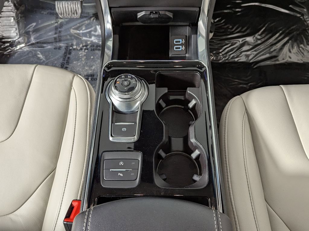 Used 2020 Ford Edge Titanium image 23