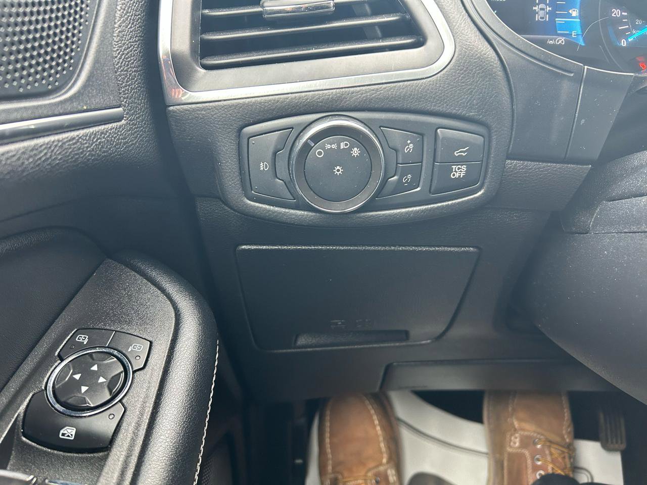 Used 2022 Ford Edge Titanium w/ Equipment Group 301A image 28