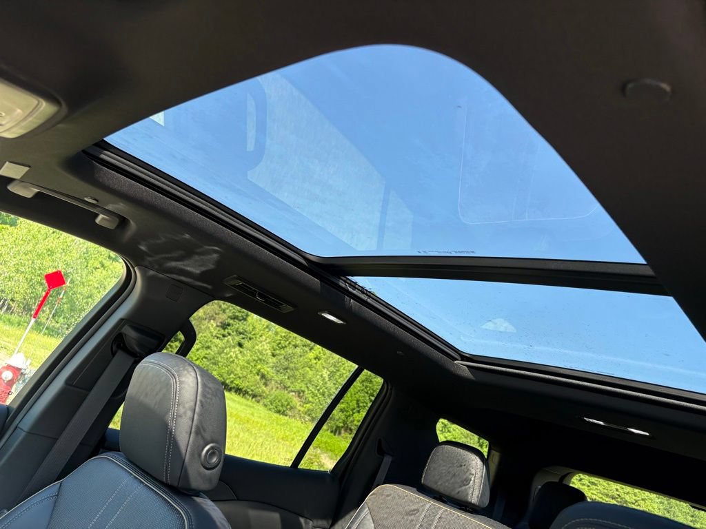 New 2026 Chevrolet Traverse High Country w/ LPO, Floor Liner Package AWD/4WD image 3
