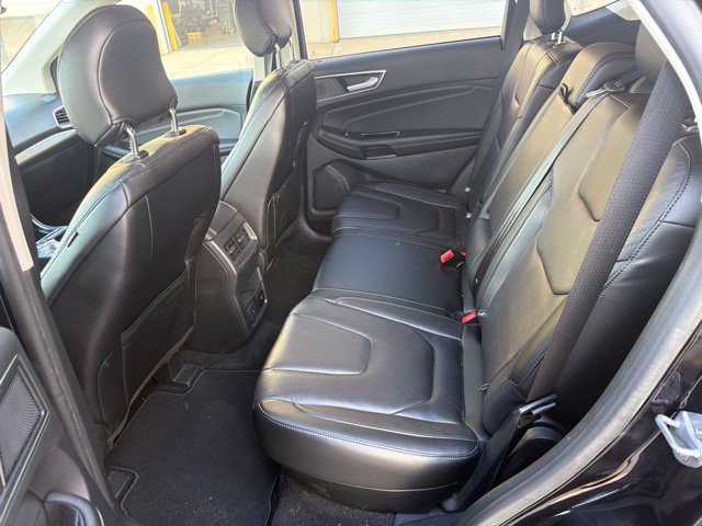 Used 2019 Ford Edge Titanium w/ Cold Weather Package AWD/4WD image 16