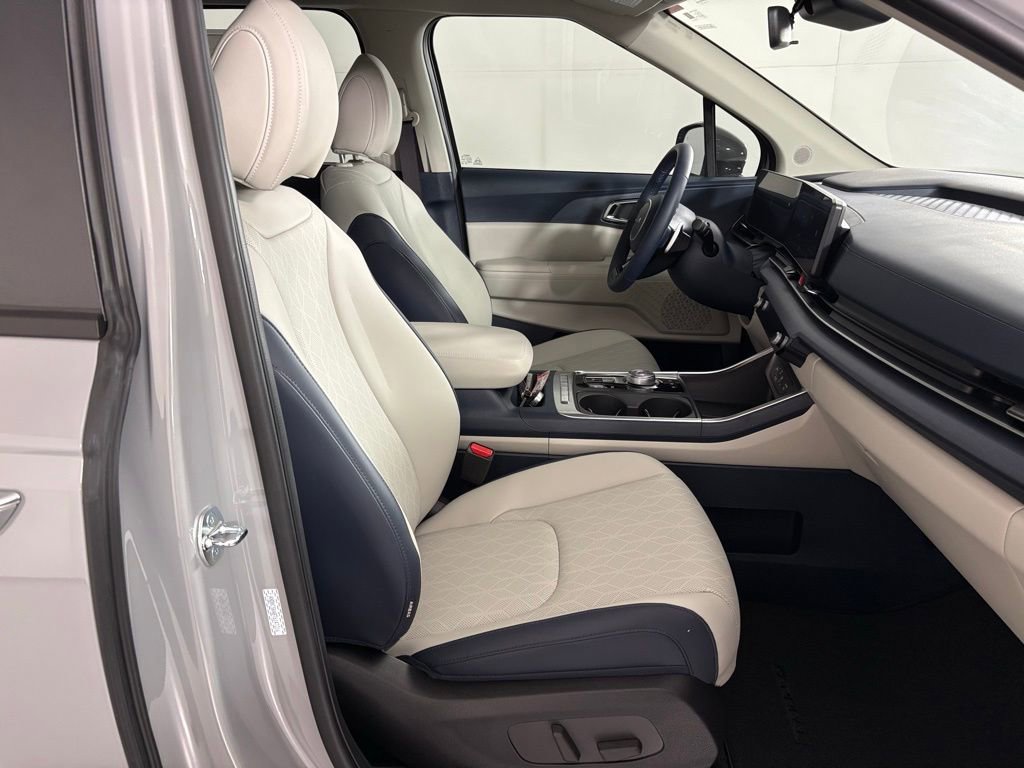 New 2026 Kia Carnival EX FWD image 46