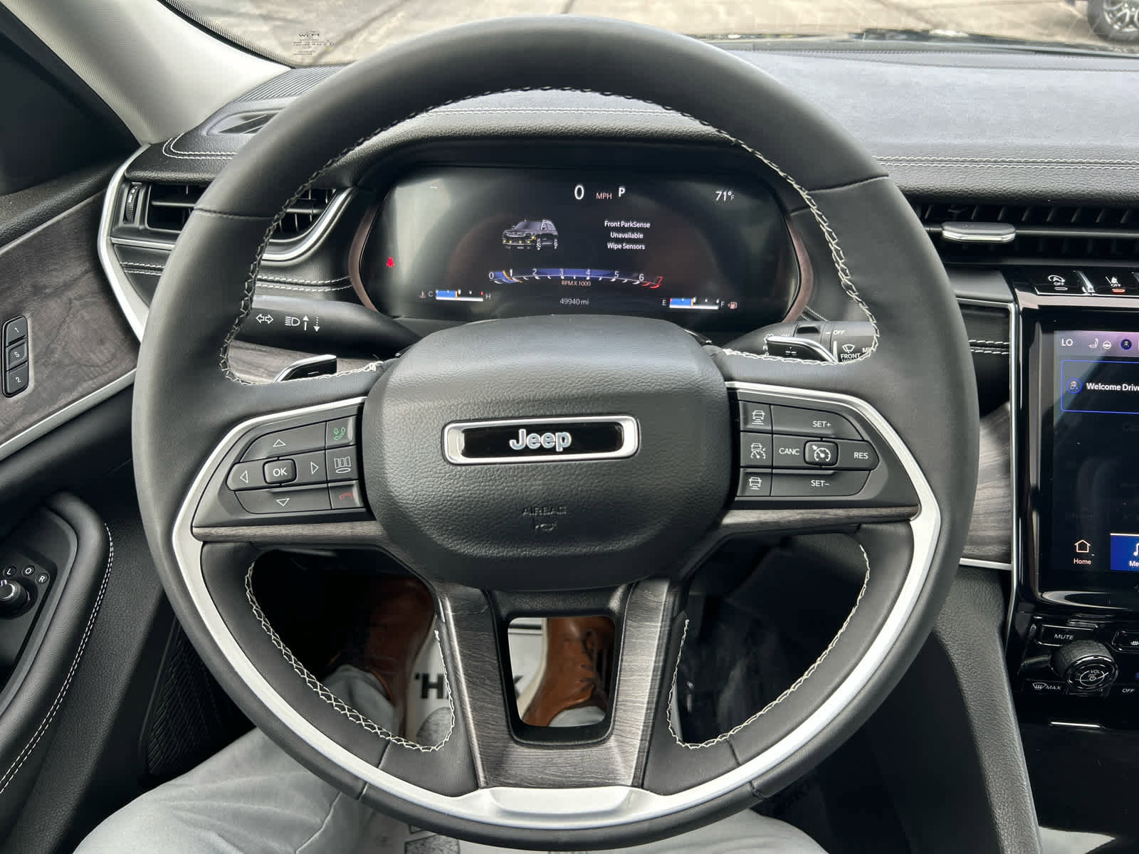 Used 2023 Jeep Grand Cherokee Limited w/ Luxury Tech Group II image 15